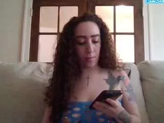 Freechat hintofhoneyy on CamSoda