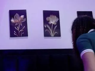 Freechat hornysweetebony on CamSoda