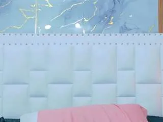 Freechat hornysweetebony on CamSoda