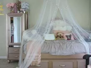 Freechat jasminekay on CamSoda