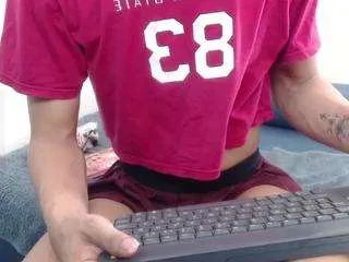 Freechat karen-sofia-19 on CamSoda