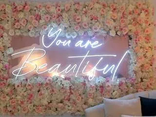 kendalljenneer —  I will show you what it feels like to be in my room Goal: Spank show + Body tour // IG: @jade_evans_x [34 tokens remaining]