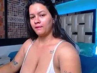 Freechat kriss-sweetboobs on CamSoda