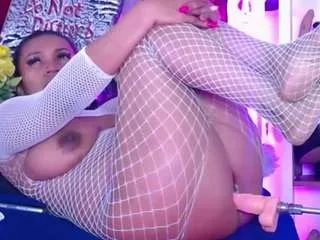 Offline louisenails on CamSoda