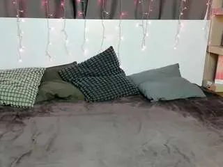 milfqueens — HARDCORE LESBO SHOW WITH STRAPON [763 tokens remaining]