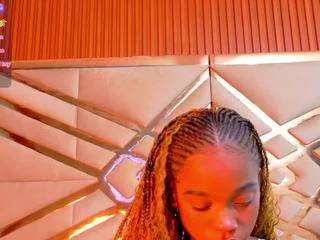 Freechat petitelittleebonyy on CamSoda