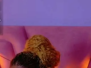 Freechat petitelittleebonyy on CamSoda