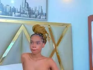 Freechat petitelittleebonyy on CamSoda