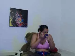 Freechat reichell-schmit on CamSoda