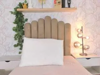 Freechat roma-love on CamSoda