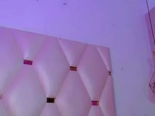 sarahh-sophia on CamSoda