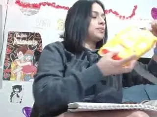 saray-extrovert on CamSoda 