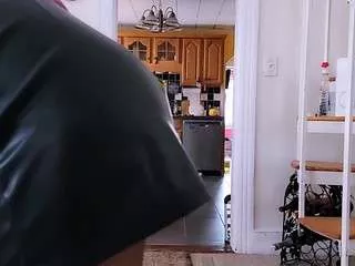 Offline seductivequeenmina on CamSoda