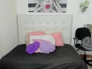 sofia-agudelo — my cum fingers is my ass [555 tokens remaining]