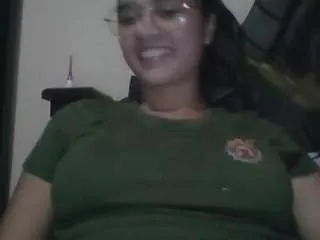 Freechat trianabell on CamSoda