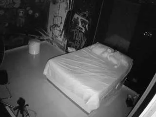 Freechat voyeurcam-casa-salsa-disturbed on CamSoda