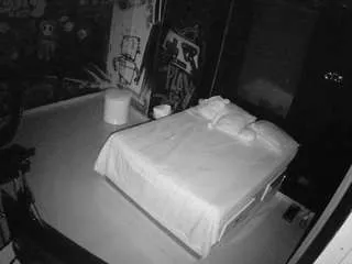 Freechat voyeurcam-casa-salsa-disturbed on CamSoda