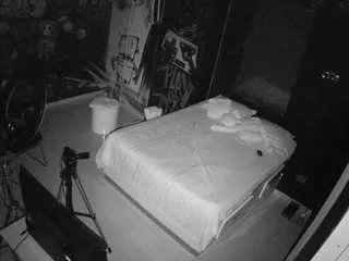 Freechat voyeurcam-casa-salsa-disturbed on CamSoda