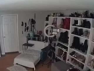 Offline voyeurcam-missoliviablack-03 on CamSoda