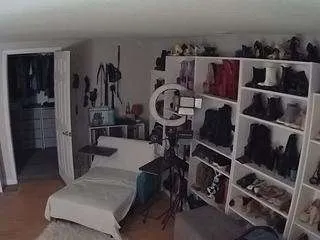 Offline voyeurcam-missoliviablack-03 on CamSoda