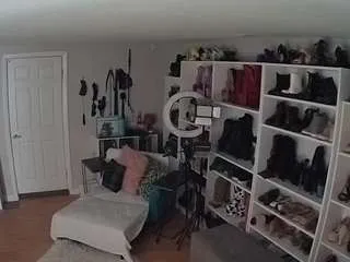 Offline voyeurcam-missoliviablack-03 on CamSoda