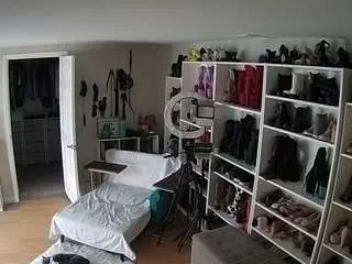 Offline voyeurcam-missoliviablack-03 on CamSoda