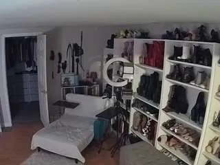 Offline voyeurcam-missoliviablack-03 on CamSoda