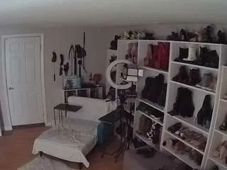 Offline voyeurcam-missoliviablack-03 on CamSoda