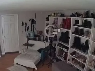 Offline voyeurcam-missoliviablack-03 on CamSoda