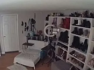 Offline voyeurcam-missoliviablack-03 on CamSoda