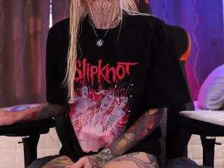 Freechat yourfeetmodel on CamSoda