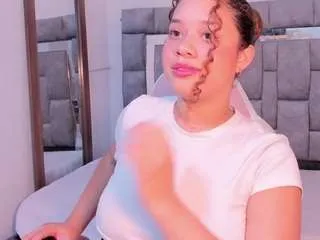 Freechat zuly-jones on CamSoda