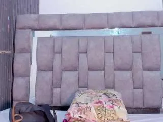 Freechat zuly-jones on CamSoda