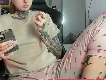 _feralberry__ on Chaturbate