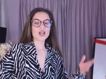 Offline amelliloran19 on Chaturbate