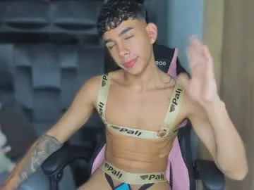 Offline andrew_twink18 on Chaturbate