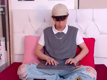 axel_evanss — GOAL: CUM SHOW [555 tokens remaining] Welcome to my room! #young #femboy #18 #twink #bigcock