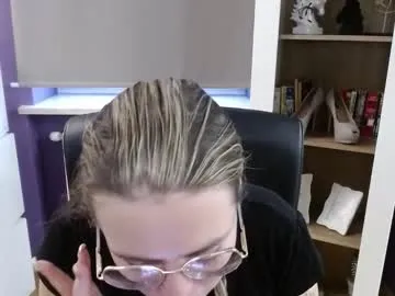 blackrosezoey on Chaturbate