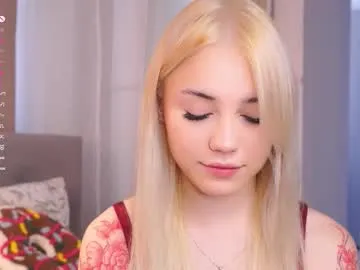 Freechat blue_bow on Chaturbate