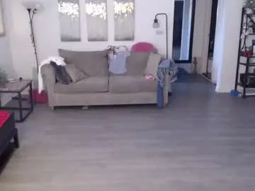 Freechat carliecreams on Chaturbate