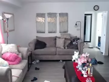 Freechat carliecreams on Chaturbate