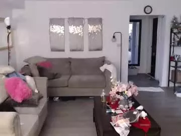 Freechat carliecreams on Chaturbate