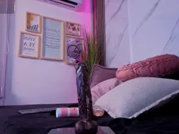 Offline chlooee_ on Chaturbate