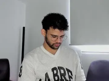 Freechat chrisandrew_ on Chaturbate