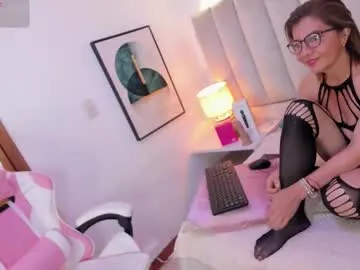 clhoe_johnson_ on Chaturbate