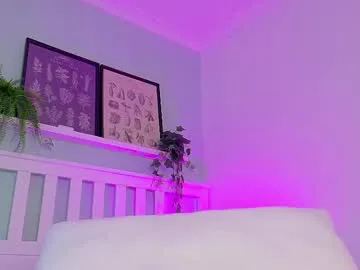 Offline cristalcornner_ on Chaturbate