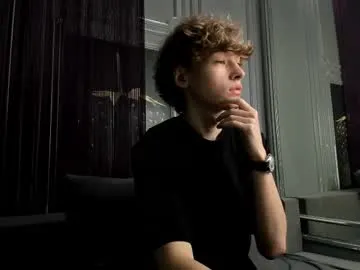 Offline curlytwinkboy on Chaturbate