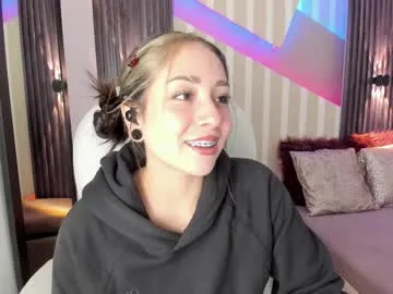 Offline emily_layton on Chaturbate