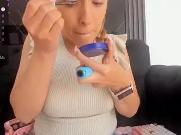 Offline evaloviaa_ on Chaturbate