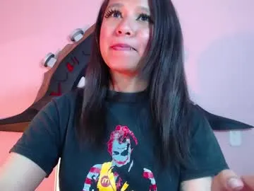 Offline evybubbles_ on Chaturbate